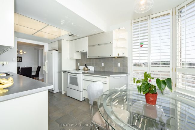 1520 - 32 Clarissa Dr, Condo with 2 bedrooms, 2 bathrooms and 2 parking in Richmond Hill ON | Image 13