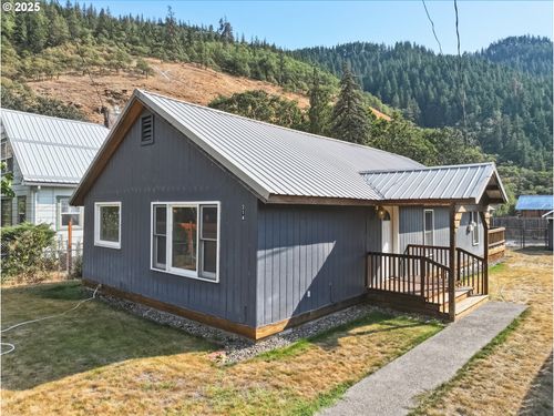 214 2nd St, Klickitat, WA, 98628-8903 | Card Image