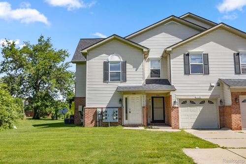 17166 Higdon Dr, Brownstown, MI, 48193-1709 | Card Image