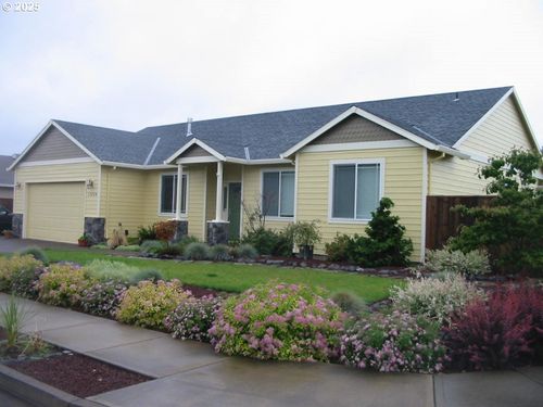 13204 Gaffney Ln, Oregon City, OR, 97045-6789 | Card Image
