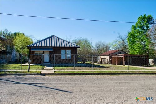 125 W Wallace St, Gonzales, TX, 78629-3443 | Card Image