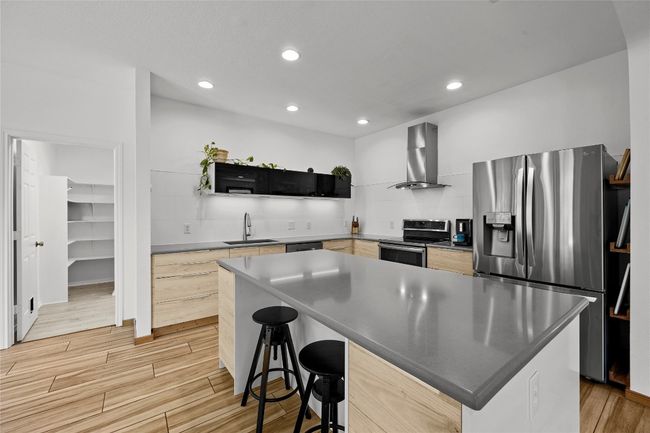 kitchen bar | Image 8