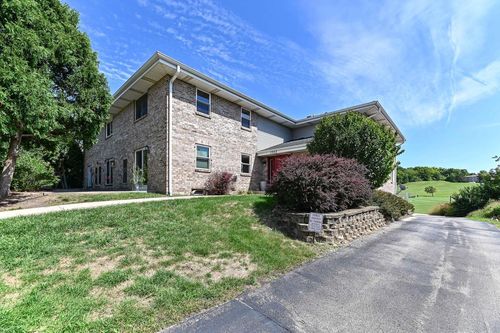 f-1352 Meadowcreek Drive, Pewaukee, WI, 53702 | Card Image