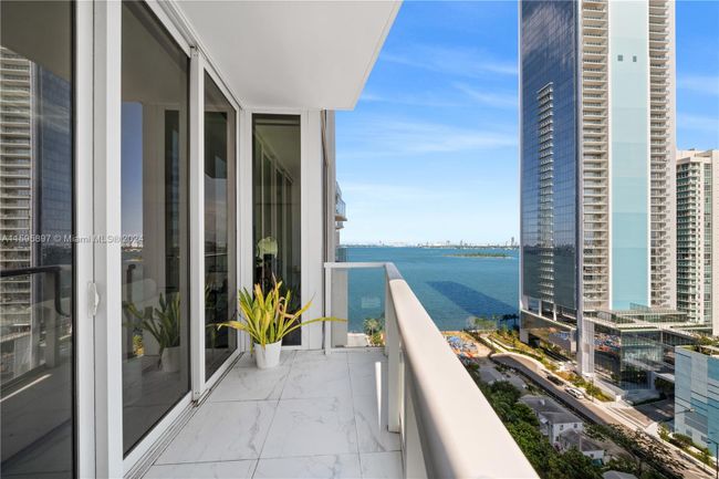 1702 - 601 Ne 27th St, Condo with 2 bedrooms, 2 bathrooms and null parking in Miami FL | Image 2