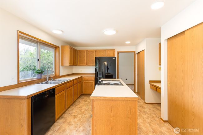 862 E Cedar St, House other with 3 bedrooms, 2 bathrooms and 2 parking in Sequim WA | Image 4
