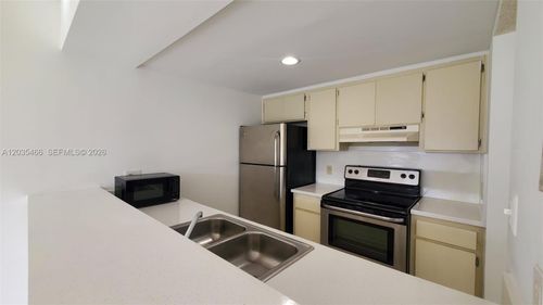 412-8160 Geneva Ct, Doral, FL, 33166-4679 | Card Image