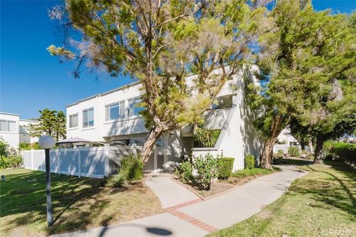 a-18501 Mayall St, Northridge, CA, 91324 | Card Image