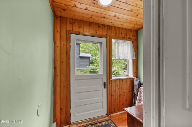 9 High St, Home with 6 bedrooms, 3 bathrooms and 4 parking in Lenox MA | Image 26
