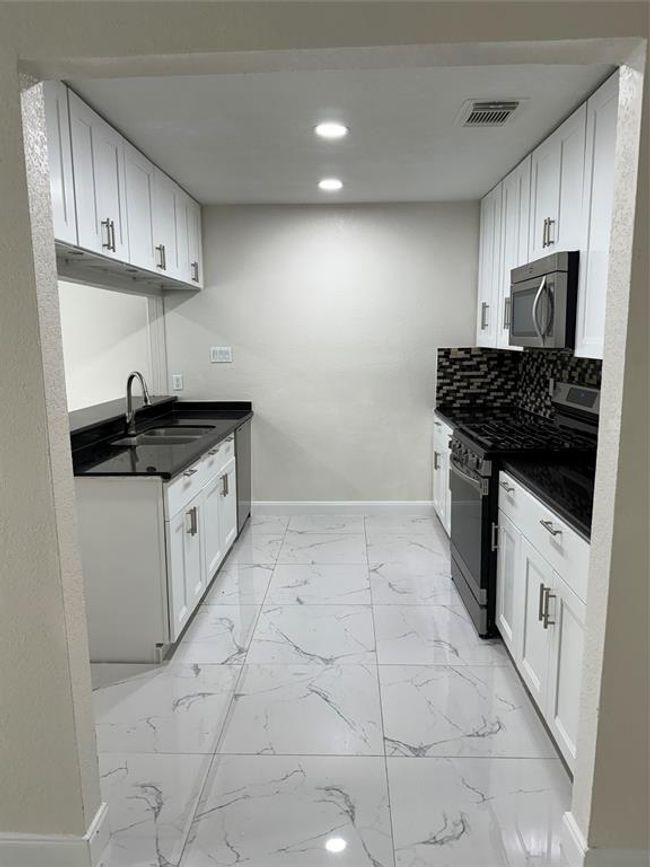 9102 N Allegro St, House other with 2 bedrooms, 2 bathrooms and null parking in Houston TX | Image 7