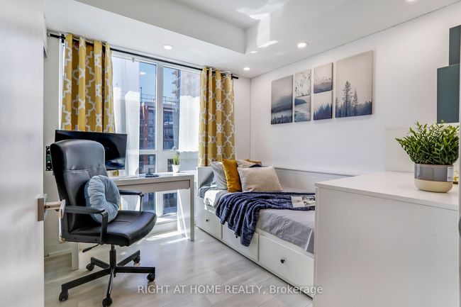 402 - 31 Tippett Rd, Condo with 4 bedrooms, 2 bathrooms and 1 parking in Toronto ON | Image 9