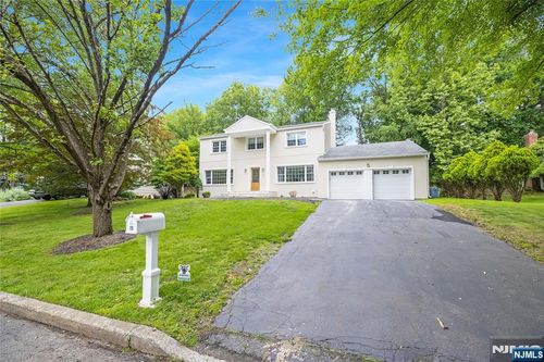 15 Kings Ct, Woodcliff Lake, NJ, 07677-8022 | Card Image