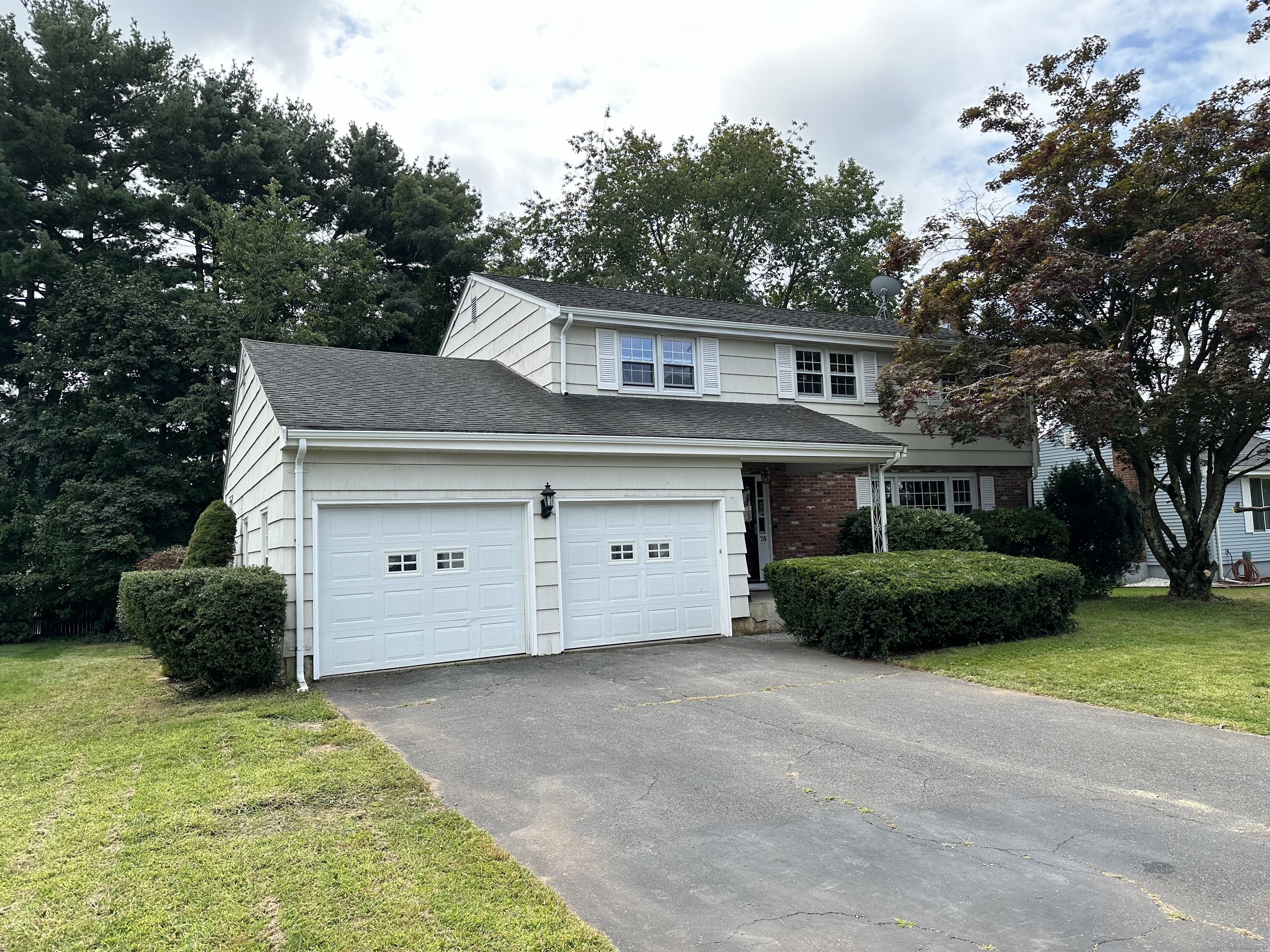 Grissom Dr, West Hartford, CT 06110