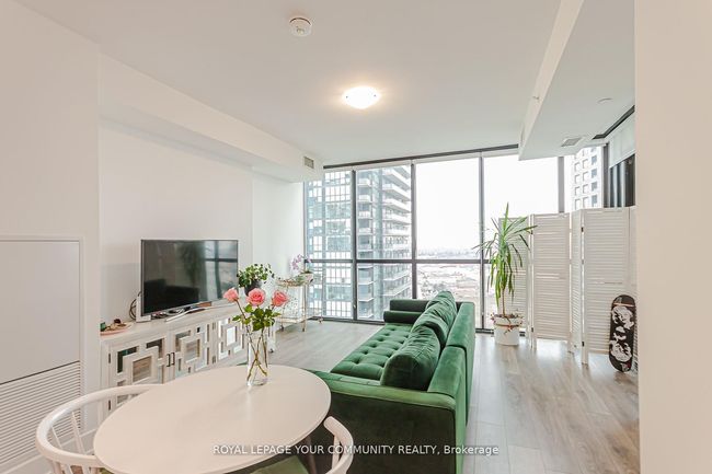1703 - 2916 Highway 7, Condo with 2 bedrooms, 2 bathrooms and 1 parking in Vaughan ON | Image 9