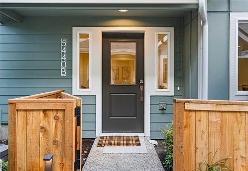 5440 B 21st Ave Sw, Seattle, WA, 98106 | Card Image