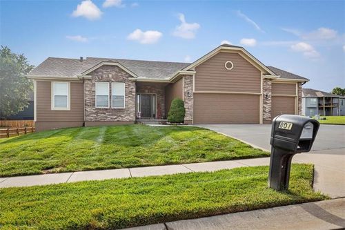 801 Englewood Dr, Kearney, MO, 64060-8857 | Card Image