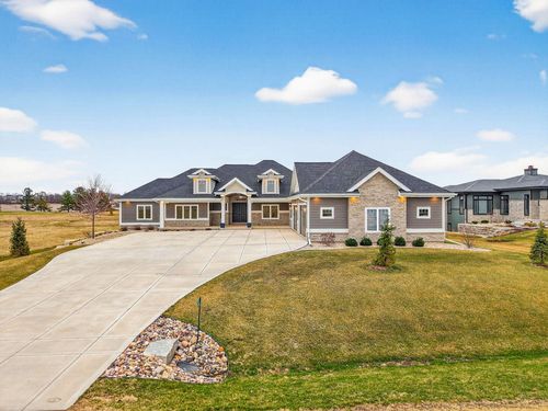 7576 Colonial Way, MIDDLETON, WI, 53593 | Card Image