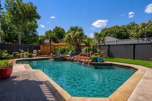 2700 Valleywood Dr, Grapevine, TX, 76051-6570 | Card Image