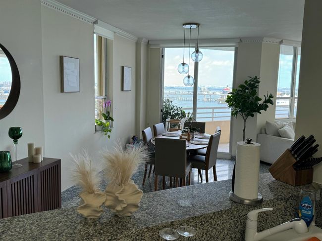 APT-1912 - 888 Brickell Key Dr, Condo with 2 bedrooms, 3 bathrooms and null parking in Miami FL | Image 33