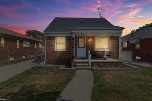 21605 Trombly St, Saint Clair Shores, MI, 48080-3976 | Card Image