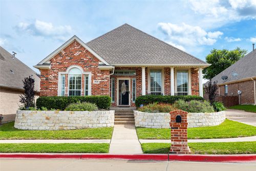 4920 Ridge Cir, Benbrook, TX, 76126-1670 | Card Image