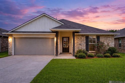 28445 Evangeline Ln, Albany, LA, 70711-4239 | Card Image
