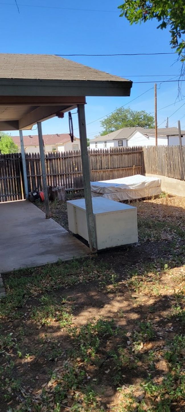 907 E 15 Th St, House other with 4 bedrooms, 2 bathrooms and 2 parking in Big Spring TX | Image 5