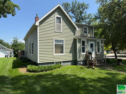 828 9th Ave, Sibley, IA, 51249-1924 | Card Image
