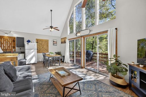 218 Mulberry Ln, MOUNT JACKSON, VA, 22842-3362 | Card Image