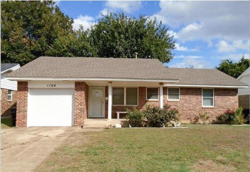 1104 Gale, Moore, OK, 73160-3725 | Card Image