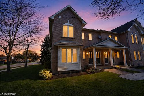9-2 Harbour Dr, Stoney Creek, ON, L8E6B1 | Card Image