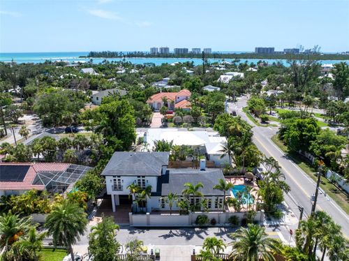 324 Siesta Dr, SARASOTA, FL, 34242-1044 | Card Image