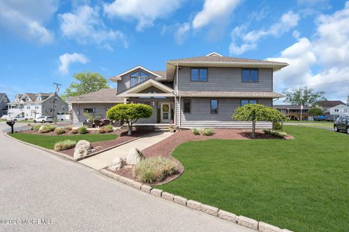 16 Bay Breeze Dr W, Toms River, NJ, 08753-2454 | Card Image