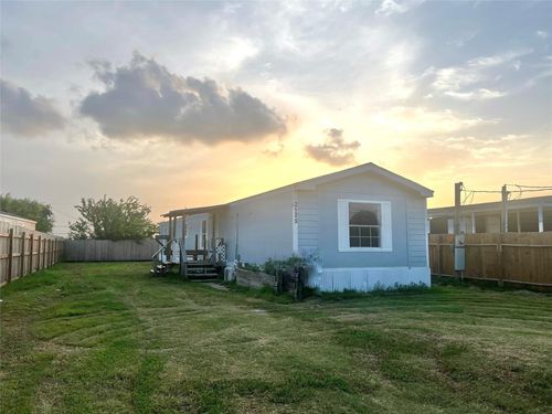 2525 Oyster Creek Bnd, Oyster Creek, TX, 77541-7924 | Card Image