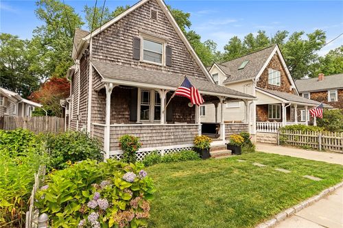 101 Sheldon St, Cranston, RI, 02905-3617 | Card Image