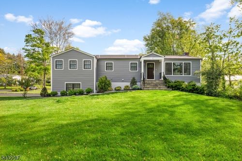 3 Hoffman Ct, Morristown, NJ, 07960-6040 | Card Image