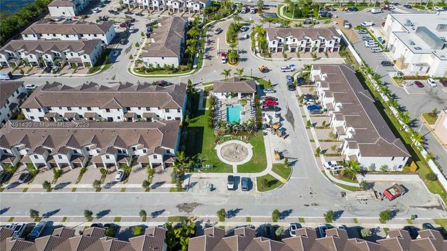 231 Sw 159 Th Ter, Townhouse with 3 bedrooms, 3 bathrooms and null parking in Pembroke Pines FL | Image 25