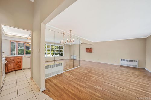 379 Roxbury Rd S, Garden City, NY, 11530-5229 | Card Image