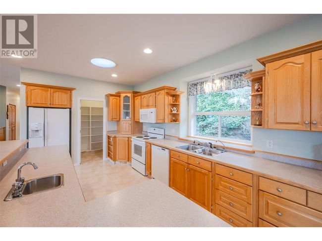 19409 Mcdougald Rd, House other with 3 bedrooms, 2 bathrooms and 2 parking in Summerland BC | Image 5