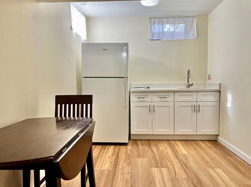 b1-46 Central Ave, Newton, MA, 02460-1709 | Card Image