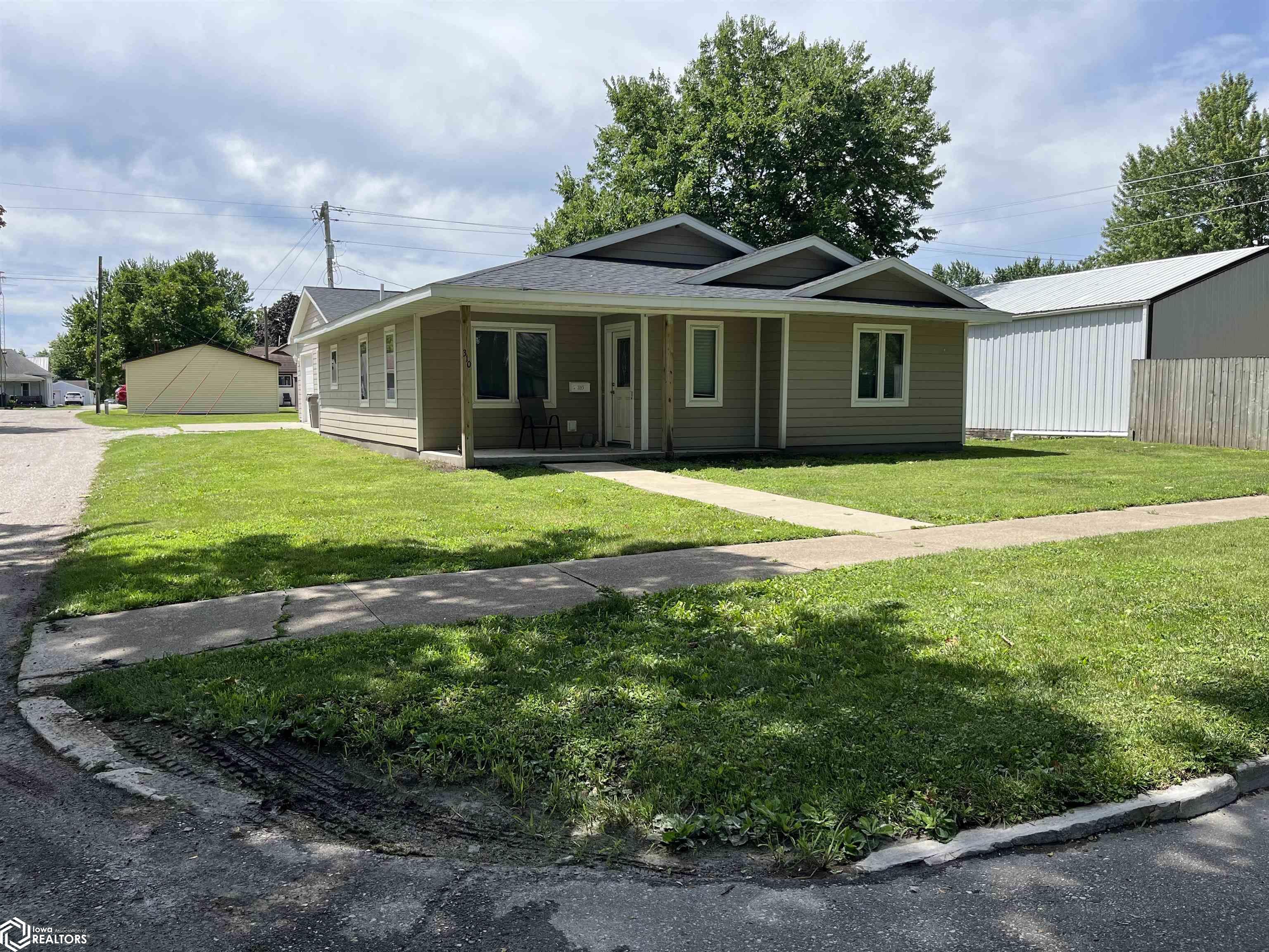 Washington Ave, Albia, IA 52531
