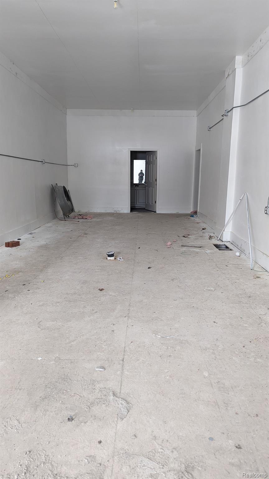 Commercial Sale in Pontiac