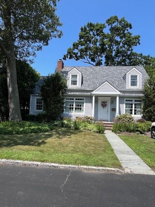 8 Oak Shore Dr, Bayville, NY, 11709-1218 | Card Image