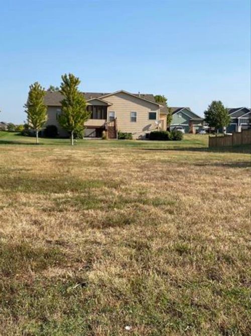 716 Goldspike, Newton, KS, 67114-5523 | Card Image