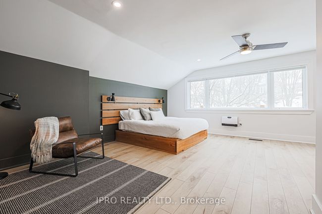 19051 Centre St, House other with 4 bedrooms, 2 bathrooms and 8 parking in Mount Albert ON | Image 13