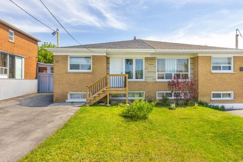 29 Giltspur Dr, North York, ON, M3L1M4 | Card Image