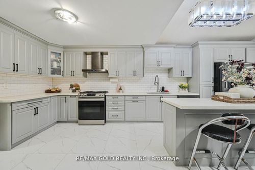111 Mint Leaf Blvd, Brampton, ON, L6R2Y9 | Card Image