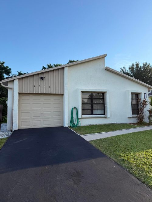 5075 Mirror Lakes Blvd, Boynton Beach, FL, 33472-1213 | Card Image