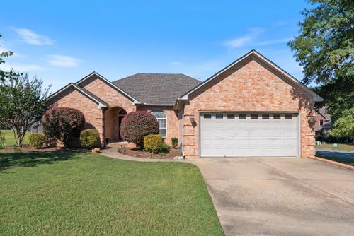 102 Creek Valley Ln, Maumelle, AR, 72113-7034 | Card Image