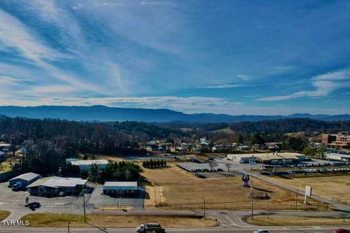 2040 E Andrew Johnson Hwy, GREENEVILLE, TN, 37745-4386 | Card Image
