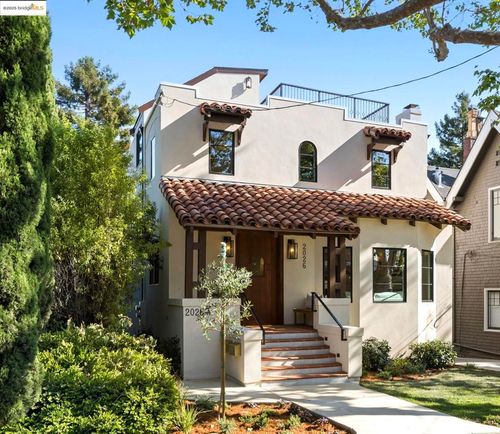 2026 Oakland Ave, Piedmont, CA, 94611-3737 | Card Image